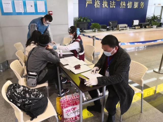 成都空港門(mén)戶的抗疫防線 15座酒店、1545次航班的“云端守護(hù)”